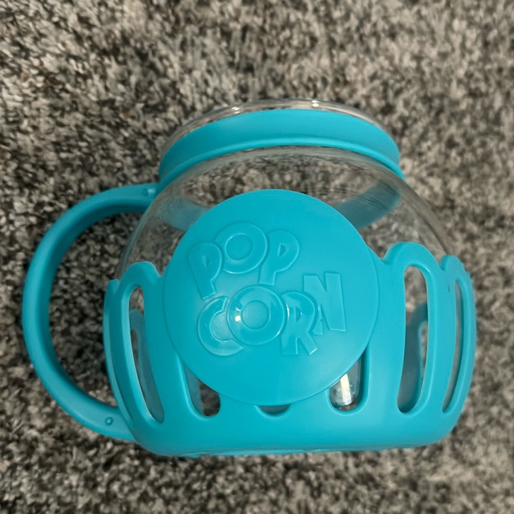 Microwave Popcorn Popper, Small 1.5 quart snack size.